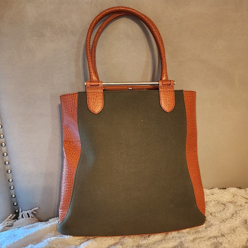Levenger Tote/Bucket Handbag with Detachable Mini no Companion Handle - Picture 2 of 9